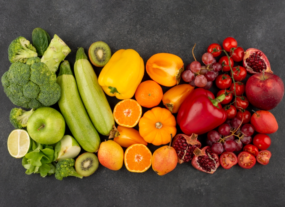 Colourful fruit and vegetables Freepik 950x690