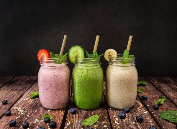 Colourful fruit smoothies 