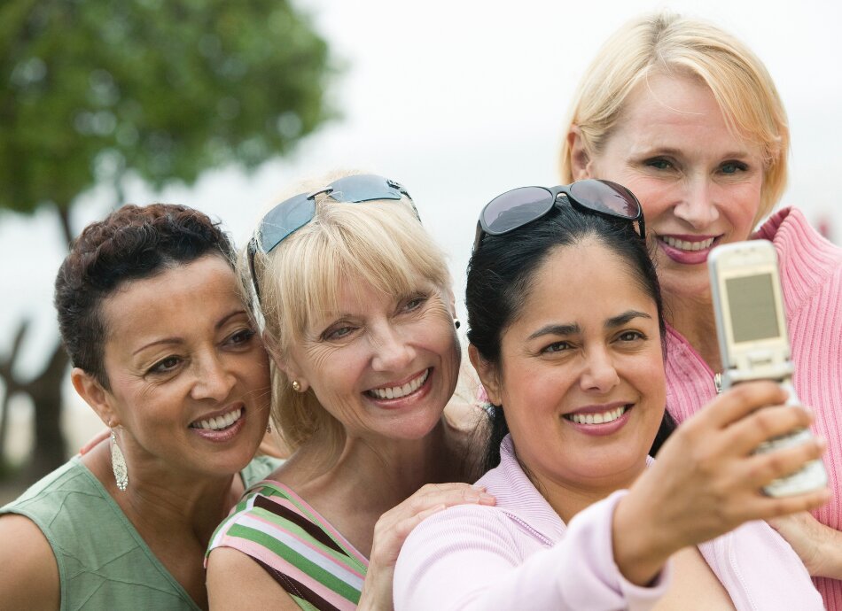 Group of 4 women taking a selfie