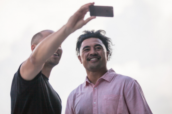 2 young Kiwi men taking a selfie together