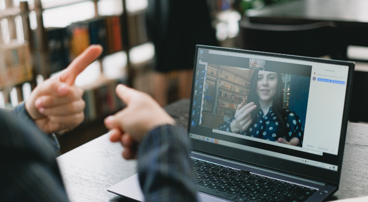 learning sign language by video Canva 1000x600